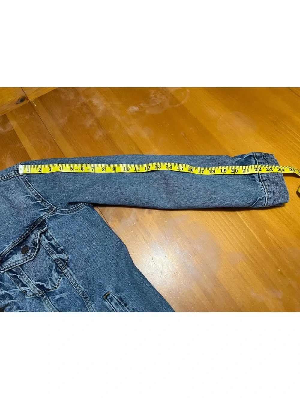 Levi's 72334-0139 Men's Medium Denim Trucker Jacket Faded Distressed Blue Jean M